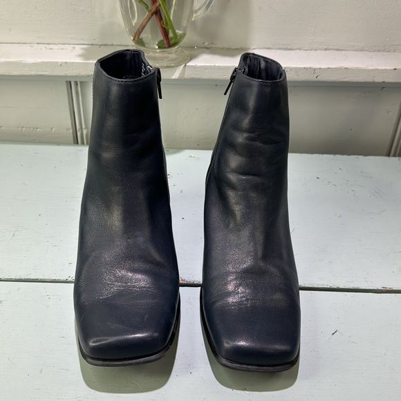 White Mountain ankle boots. - Picture 2 of 8